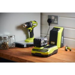 Ryobi 18 V ONE+ Akku-Schnellladegerät RC18180