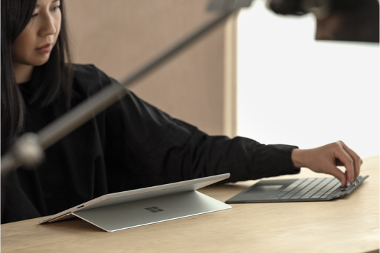 Microsoft-Surface-Pro-9---i5---8GB---256GB---Win-11-Home---saphirblau-inkl-Surface-Type-Cover-schwar-12