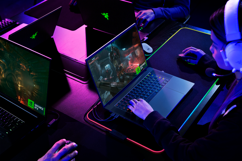 Razer-Blade-16---16quot-Dual-UHD-120Hz---FHD-240Hz-mini-LED-Display-Intel-i9-13950HX-32GB-RAM-2TB-SS-1